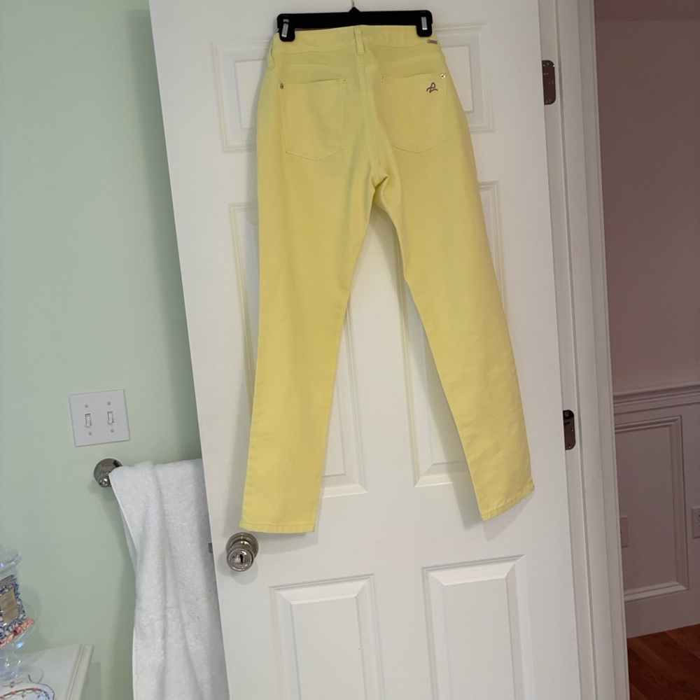 DL1961 Women's Straight Leg Jeans in Light Yellow